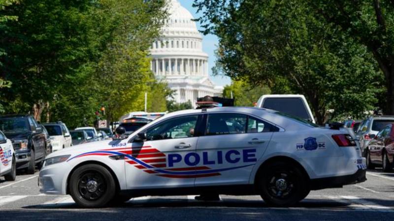 Capitol Hill bomb threat standoff ends as suspect surrenders