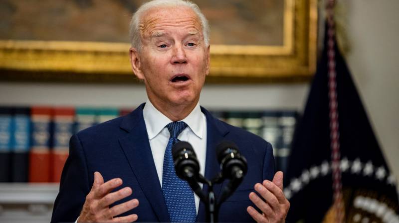 Biden hopeful for ending Afghan airlift on time, orders airlines' help