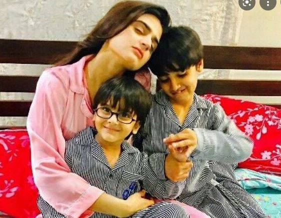 Is TOP actress Hira Mani feeling helpless in front of her LITTLE kids?  