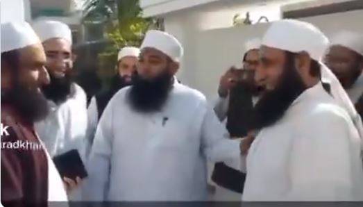 Maulana Tariq Jameel meets his doppelganger