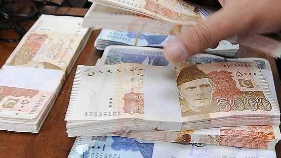 Businessmen urge govt to take steps to stabilise rupee rate