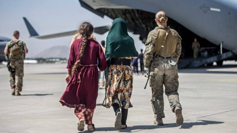 US warns Kabul airlift terror threat persists after IS attack