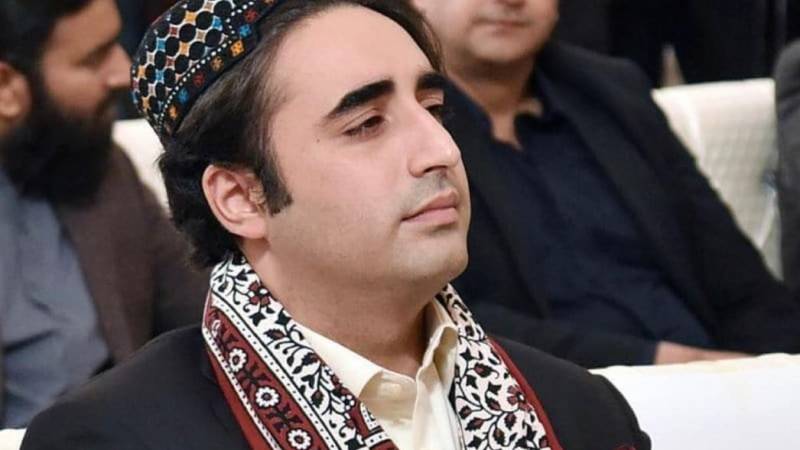 Bilawal shows solidarity with YDA protesters 