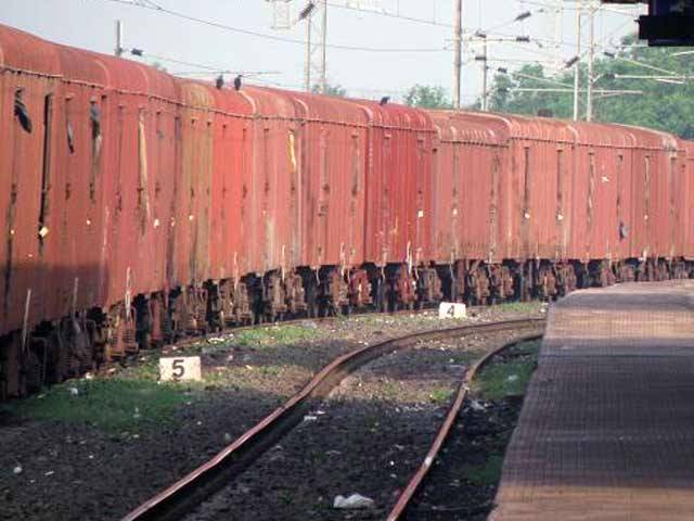 Track shut after crude oil leaked from train in Nawabshah