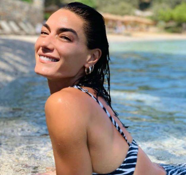 Ertugrul’s Aykiz looks MAGNIFICIENT during her beach trip 