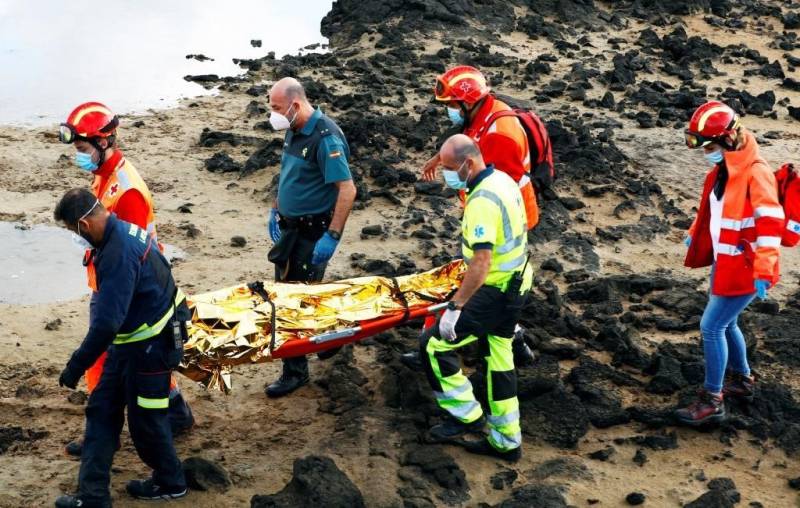 Around 30 missing as boat rescued off Canary Isles