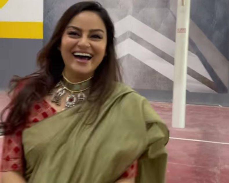 Juvaria Abbasi rocks basketball in Kuch Kuch Hota Hai saree 