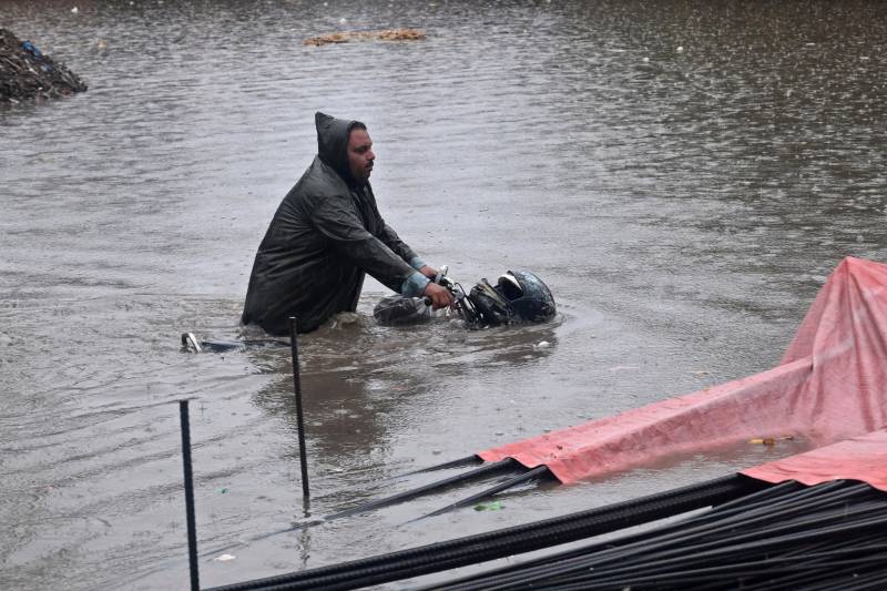 Heavy rain multiplies Lahorites’ woes for second day