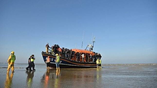 French rescue 126 migrants attempting Channel crossing