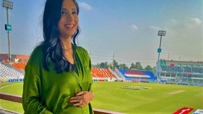 Sports news presenter Zainab Abbas posts a shot with 'travel partner' 