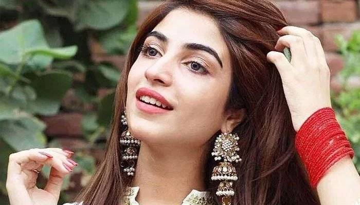 Kinza Hashmi asks fans about their favorite brunch