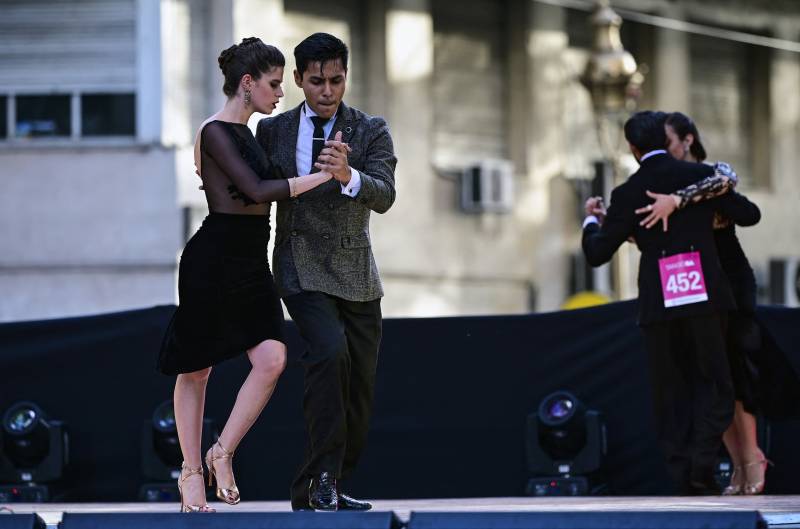 Argentinian couples win top tango competition