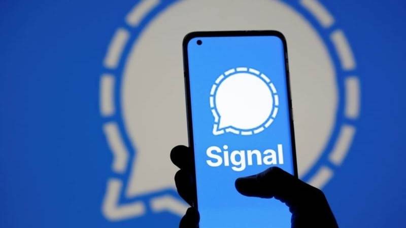 Encrypted messaging app Signal hit by brief outage