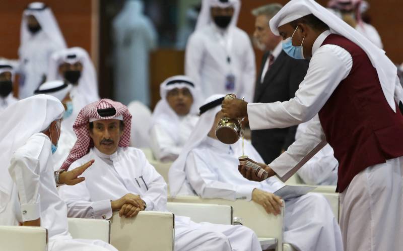 Kisses, red carpet and prayers as Qataris go to the polls