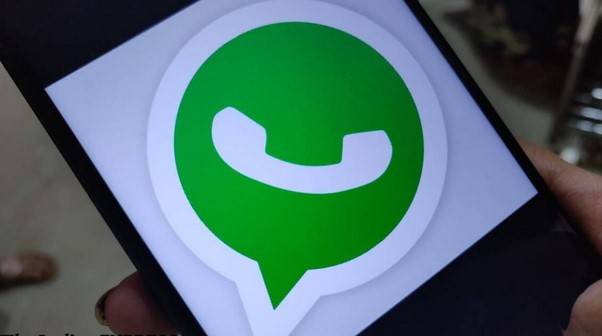 How to pre-play WhatsApp voicemail before sharing