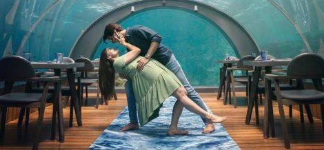 Minal Khan, Ahsan’s ‘ROMANTIC’ posing in underwater restaurant 