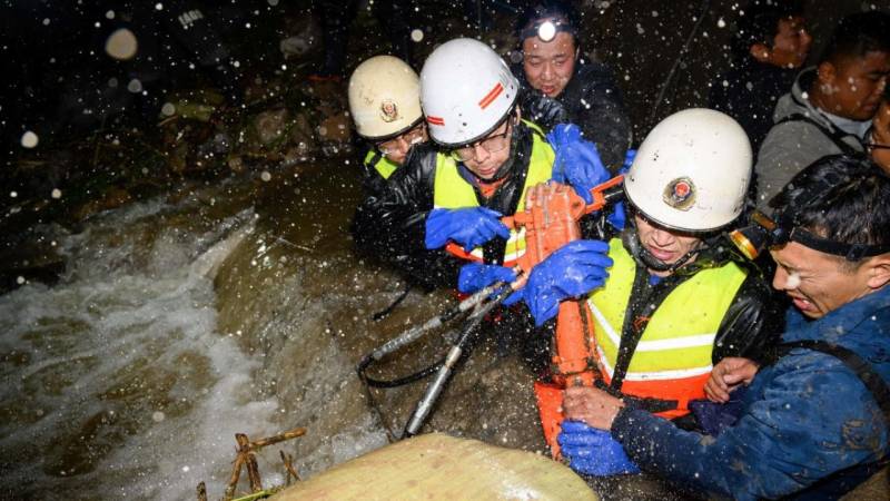 Thousands evacuated and coal mines floods hit north China