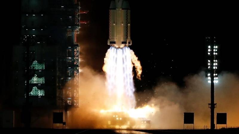 China rocket blasts off 