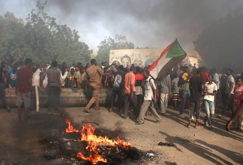 Sudanese protest into night after general ousts government