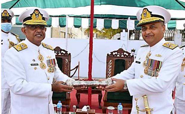 Vice Admiral Naveed Ashraf handing over the Command to newly appointed Commander Pakistan Fleet Vice Admiral Ovais Ahmed Bilgrami.