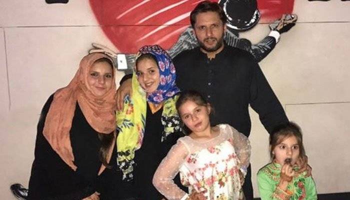 Shahid Afridi clarifies daughters having NO social media accounts after fake entry  