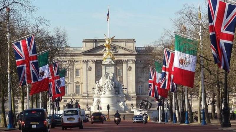 Man admits trespassing at Buckingham Palace with knife