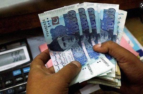 Pakistani rupee hammers US dollar heavily