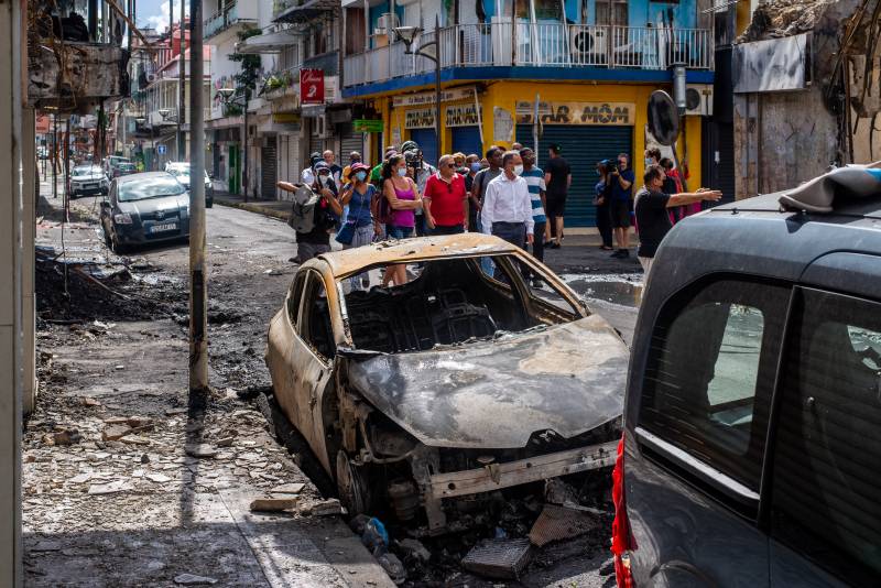 'Explosive' Covid riots paralyse French island