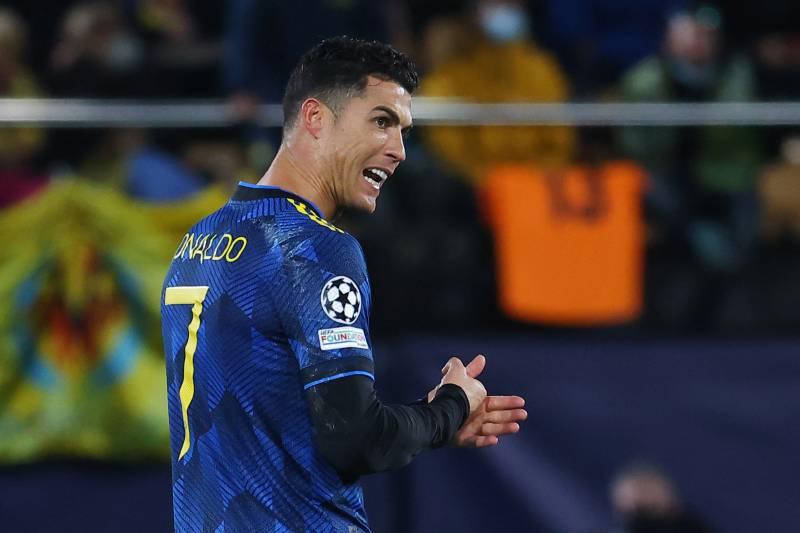 Ronaldo fires Manchester United into Champions League last 16