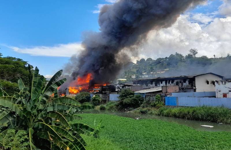 Third day of riots hit Solomons capital as Australian troops deploy