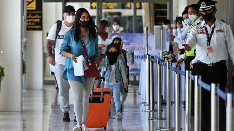 Philippines reopens vaccinated tourists