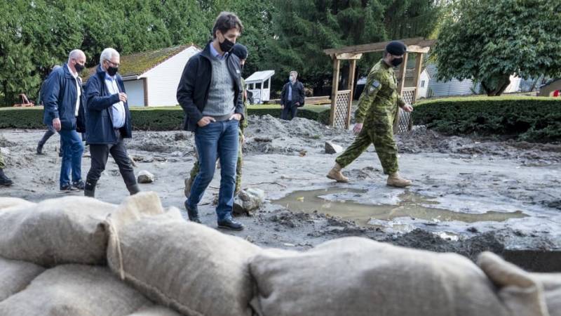 Trudeau tours flood-ravaged western Canada