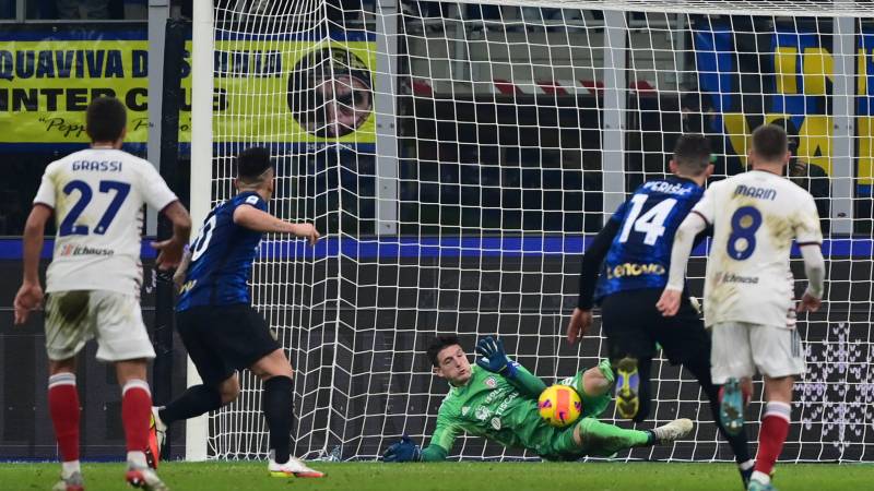 Cagliari's Italian goalkeeper Alessio Cragno (C) stops a shot during the Italian Serie A match between Inter Milan and Cagliari at the Giuseppe Meazza Stadium in Milan. AFP