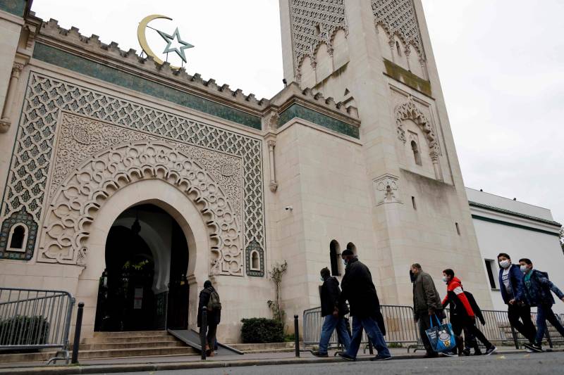 France targets mosque for closure after 'unacceptable' preaching