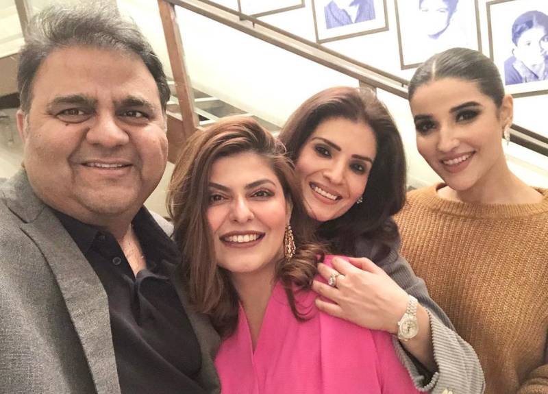 Resham’s selfie along with Fawad Ch and wife goes viral