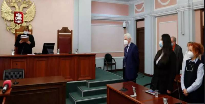 Russian court orders rights group Memorial to close