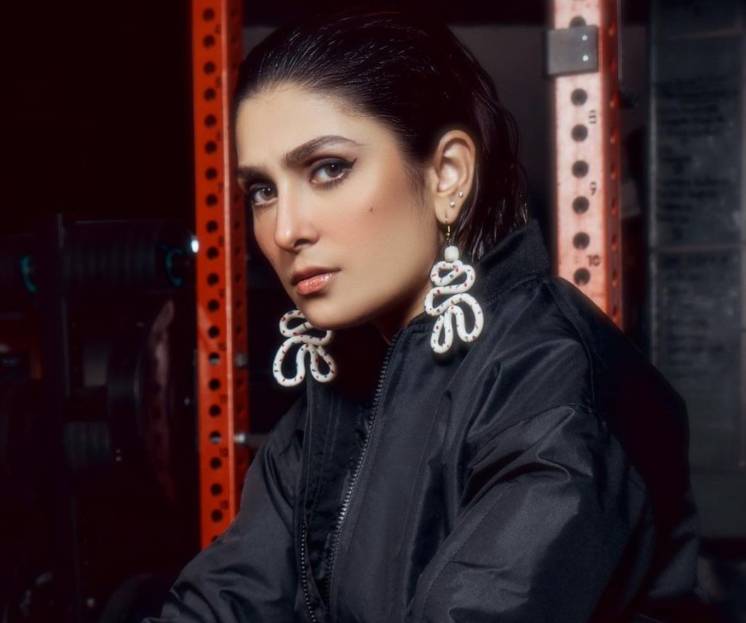 Ayeza Khan spamming Instagram feed irritates netizens