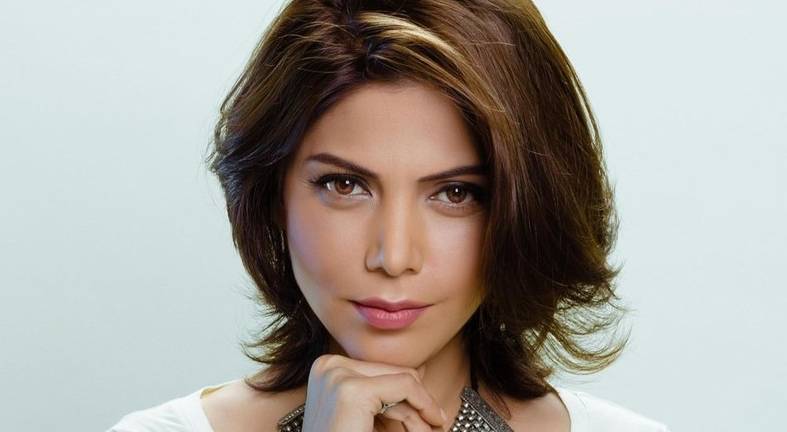 Hadiqa Kiani looks adorable and young in latest still