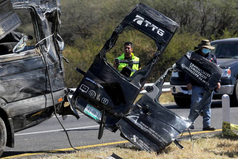 24 dead in Mexico, Bolivia road accidents