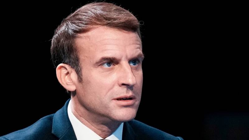 Busy Macron in no rush to declare candidacy