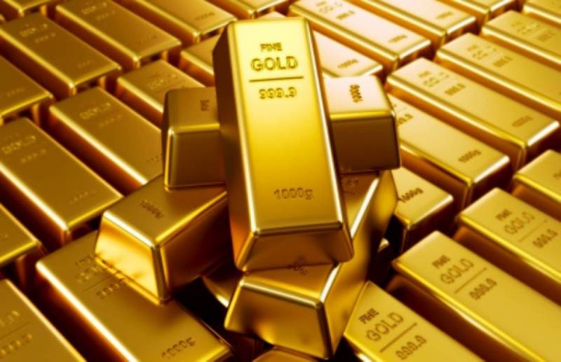 Gold price decreases by Rs300 per tola