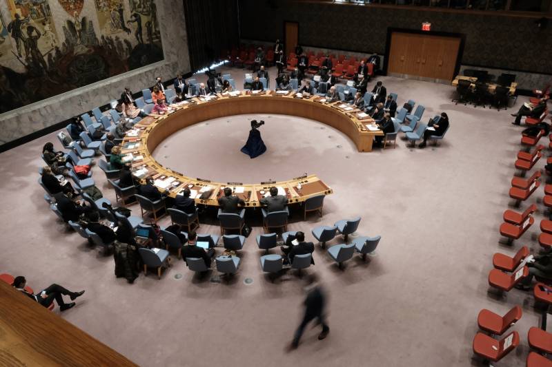 Russia, US clash at UN over Ukraine crisis as oligarchs threatened