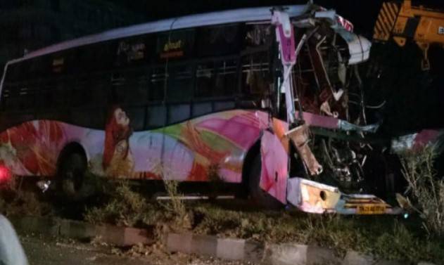 37 injured as bus falls into ravine near Karachi