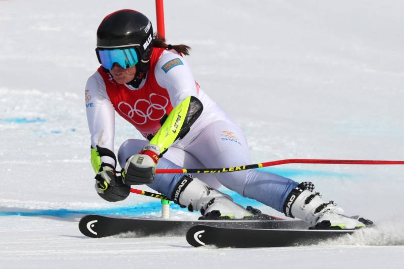 Hector strikes giant slalom gold after Shiffrin bombs