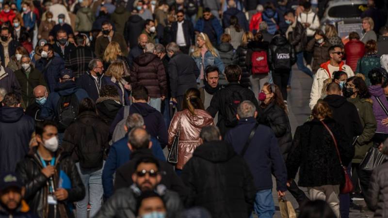 Spain drops outdoor mask requirement