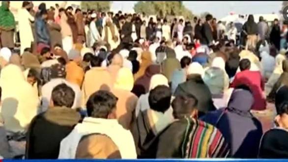 Protesters block highway as Nawabshah gunbattle toll rises to 6