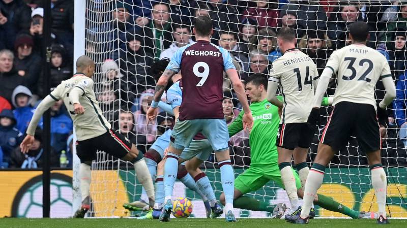 Liverpool's Brazilian midfielder Fabinho (L) scores the opening goal during the English Premier League match between Burnley and Liverpool. AFP