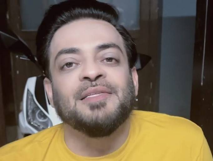 Boastful Aamir Liaquat taunts Captain Safdar