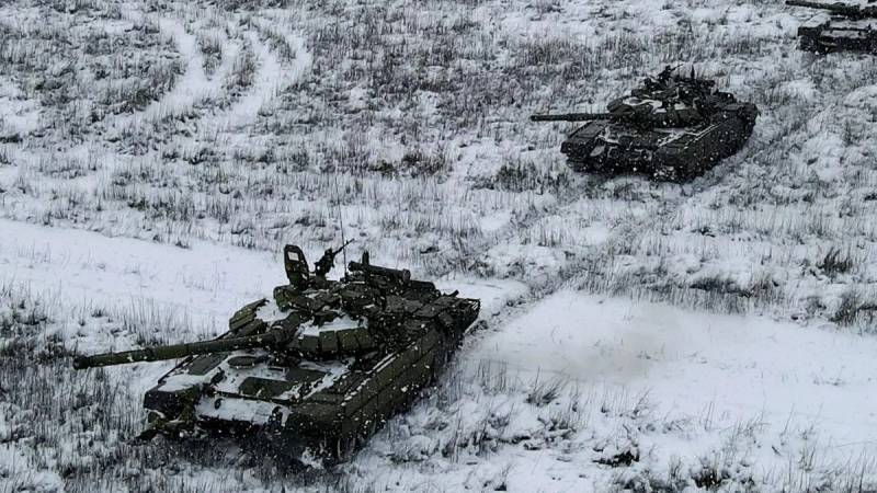 Russian tanks at Belarus-Ukraine border stir up anger ... at US