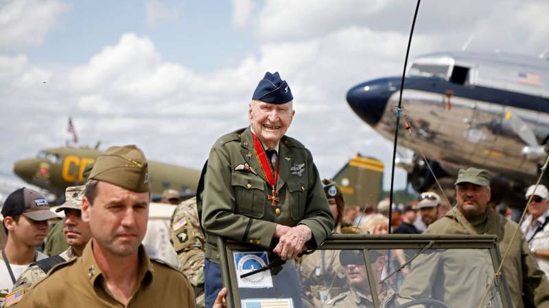 US 'candy bomber' pilot dead at 101